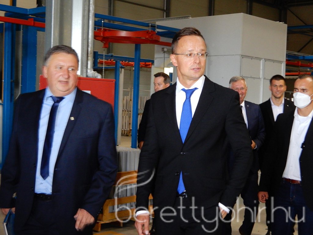 Szijjártó Péter látogatása a Mezei Vill-nél 37